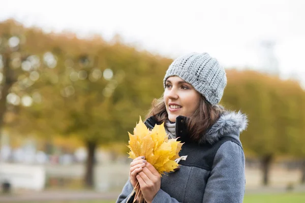 Young and beautiful girl — Stock Photo, Image