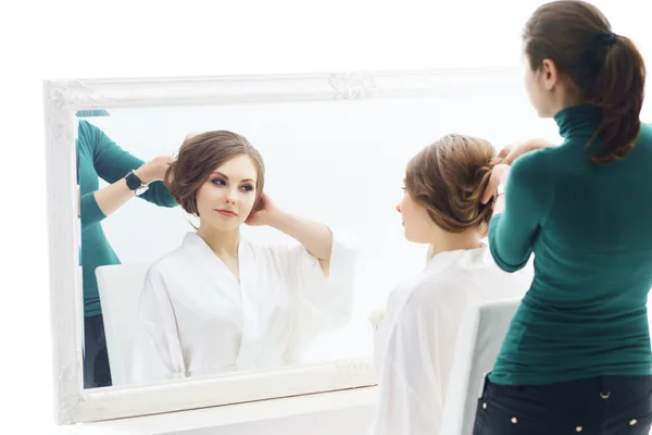 Young and beautiful girl and a hairdresser — Stock Photo, Image