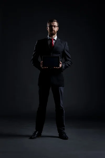 Homme d'affaires avec ordinateur tablette — Photo