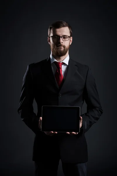 Zakenman met tablet computer — Stockfoto