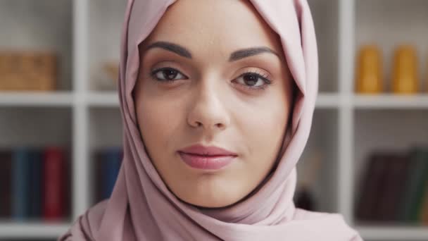 Close Portrait Young Attractive Muslim Girl Hijab Middle Eastern Woman — Stock Video