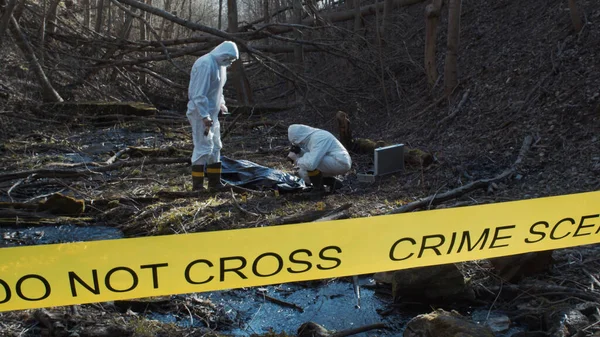 Rechercheurs Verzamelen Bewijs Een Plaats Delict Forensische Specialisten Maken Expertise — Stockfoto