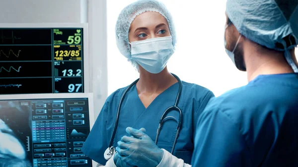 Profesionální Lékaři Pracující Pohotovostní Medicíně Portrét Chirurga Zdravotní Sestry Ochranných — Stock fotografie