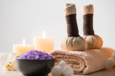 Spa arkaplan kompozisyonu. Masaj, oryantal terapi, refah ve meditasyon kavramı.