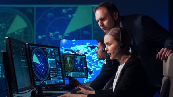 Workplace of the air traffic controllers in the control tower. Team of aircraft control officers works using radar, computer navigation and digital maps. Aviation concept. — Stock Video