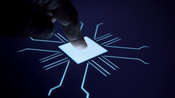 De menselijke vinger drukt op een digitale knop op een gloeiend touchscreen. Futuristische microprocessor start de werking van het computerprogramma. Machine learning en kunstmatige intelligentie. — Stockvideo
