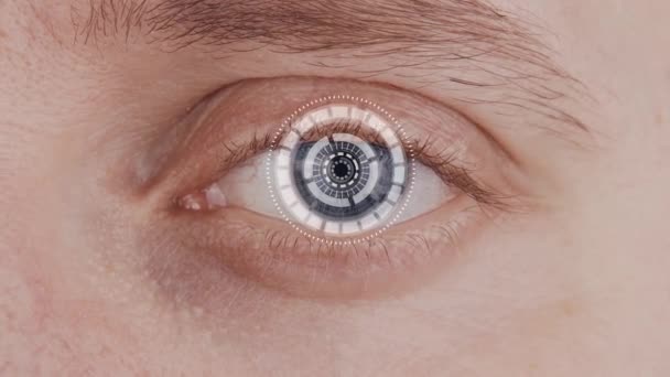 Imagen de primer plano de un ojo humano con una interfaz de escaneo digital. Tecnologías de identificación y concepto de medicina ocular. — Vídeo de stock