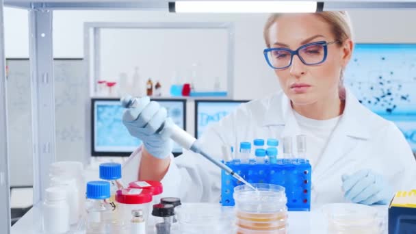 Professional team of scientists is working on a vaccine in a modern scientific research laboratory. Genetic engineer workplace. Future technology and science. — Stock Video