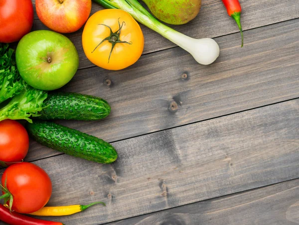 Selection of fresh products for preparing healthy and delicious vegetarian and vegan food. Various vegetables and fruits lie on the table. Flat lay. — Stock Photo, Image