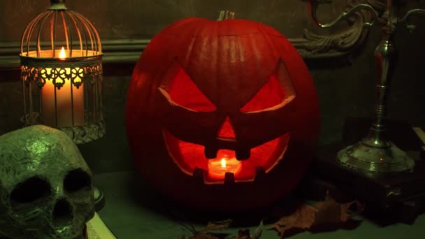 Calabaza Riéndose Miedo Viejo Cráneo Antigua Chimenea Gótica Halloween Brujería — Vídeo de stock