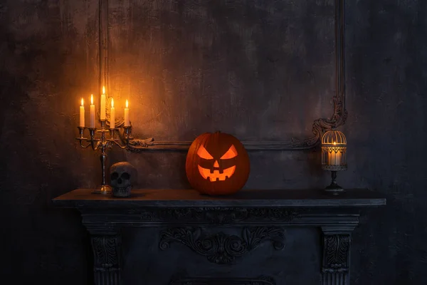 Scary laughing pumpkin and old skull on ancient gothic fireplace. Halloween, witchcraft and magic. — Stock Photo, Image