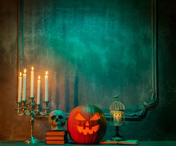 Calabaza Riéndose Miedo Viejo Cráneo Antigua Chimenea Gótica Halloween Brujería — Foto de Stock