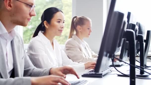 Diverse team of professionals is working in the e-mail support center. Working day of sales managers in office. Concept of business, consulting, and problem solving via email. — Stock Video