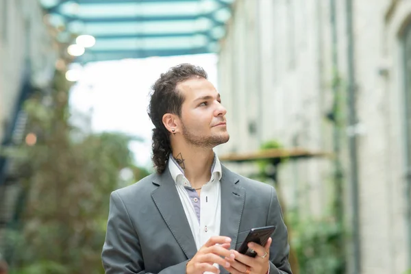 Young Successful Businessman Working Outdoor Using Smartphone Man Casual Wear — Stock Photo, Image