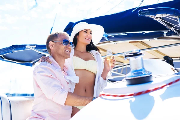 Rich couple relaxing on yacht — Stock Photo, Image