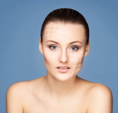 kadının yüzündeki oklarla