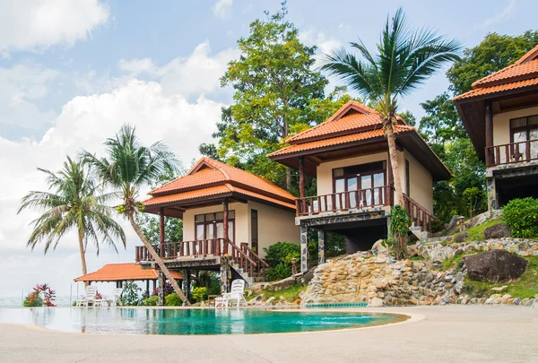 Summer villa with swimming pool — Stock Photo, Image