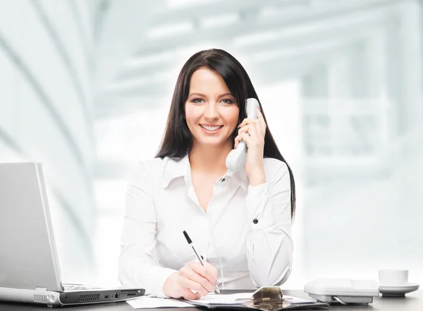 Genç ve çekici kadın