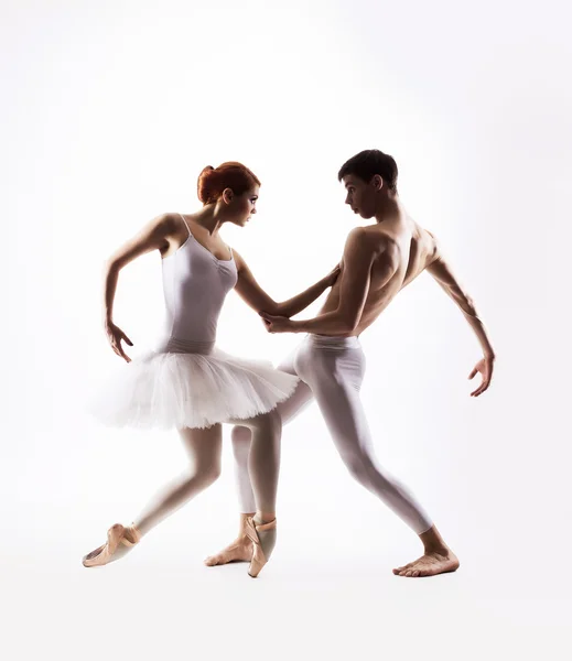 Couple of ballet dancers — Stock Photo, Image