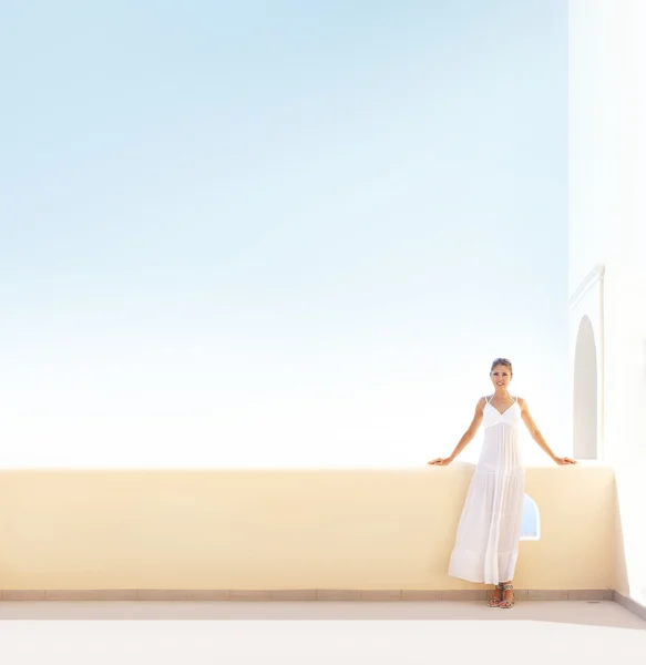 Woman chilling at tourist resort — Stock Photo, Image