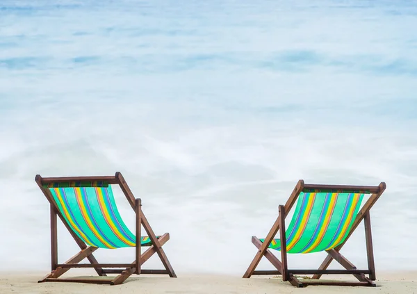 Lounge chairs on tropical beach — Stock Photo, Image