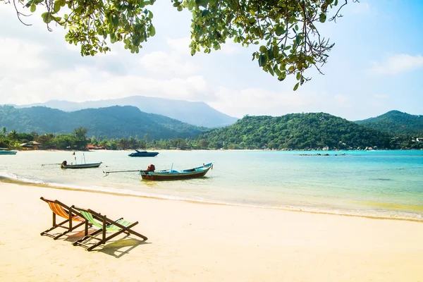 Lounge chairs on tropical beach — Stock Photo, Image