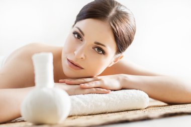 Spa masaj yordamı kadında