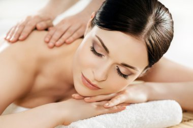 Spa masaj yordamı kadında