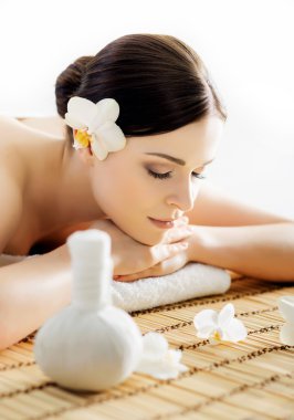 Spa masaj yordamı kadında