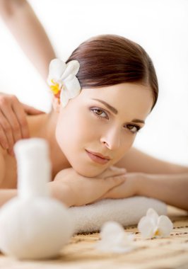 Spa masaj yordamı kadında