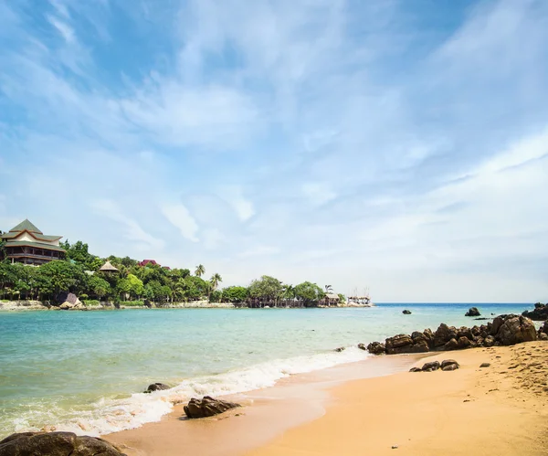 Hotel on tropical beach — Stock Photo, Image