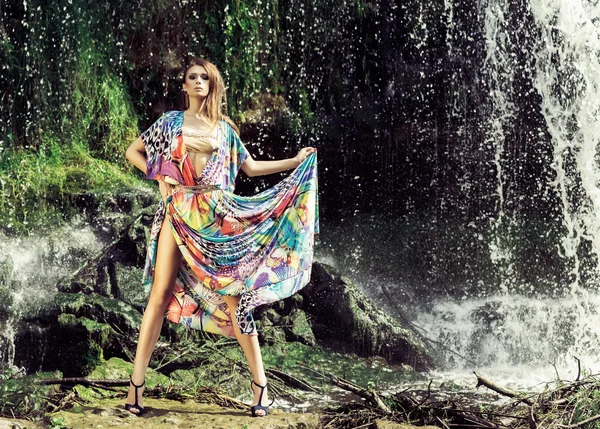 Woman posing in dress near waterfall — Stock Photo, Image