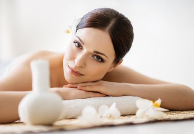 Kadın spa masaj usulü hakkında