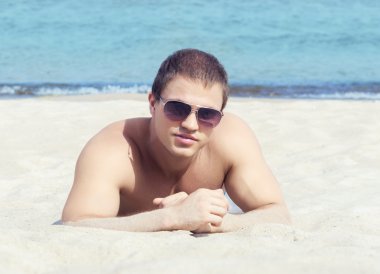 yaz plaj atletik erkek