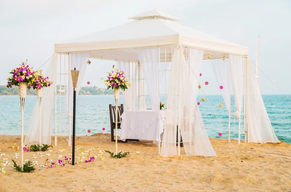 Plats för romantisk middag på stranden — Stockfoto