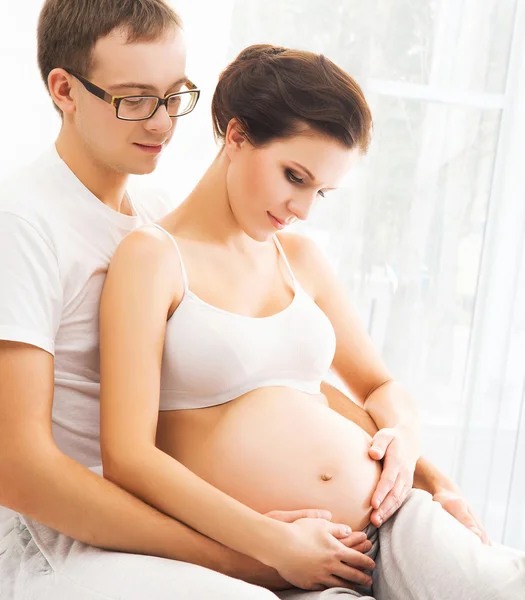 Zwangere moeder en blij vader — Stockfoto