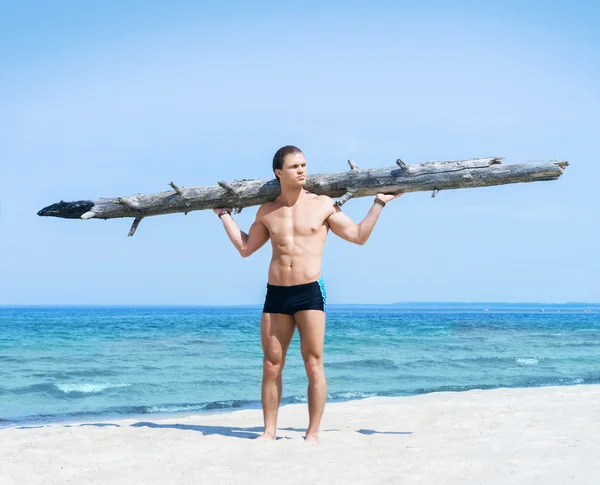 Athletic man training  on beach — Stock Photo, Image