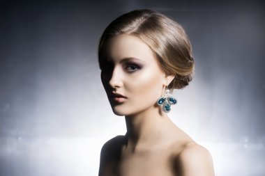 güzel ve zengin kadın mücevher