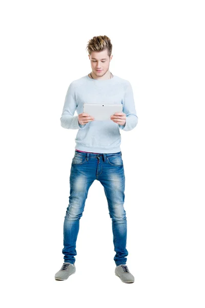 Teenage student håller tablet PC — Stockfoto