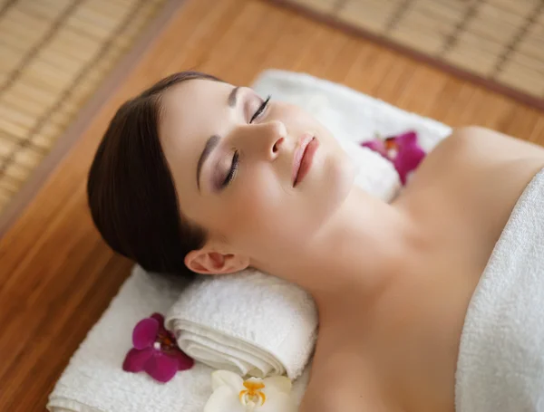 Healthy woman in spa salon — Stock Photo, Image