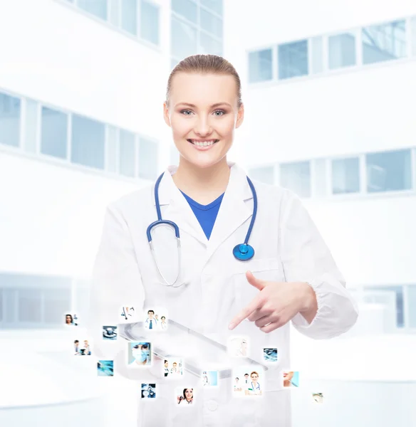 Doctor woman with tablet — Stock Photo, Image