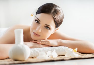 Kadın spa masaj usulü hakkında