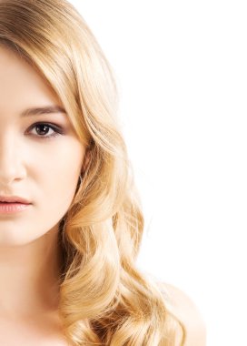 Güzel Sarışın Kadın