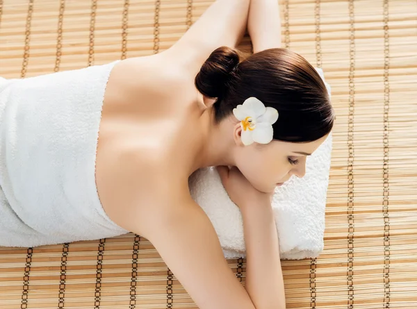 Healthy woman in spa salon — Stock Photo, Image