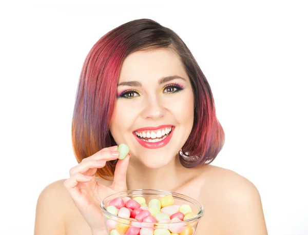 Sorrindo menina comer doces — Fotografia de Stock