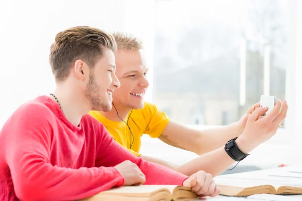 Students taking selfie in  classroom — Stock Photo, Image