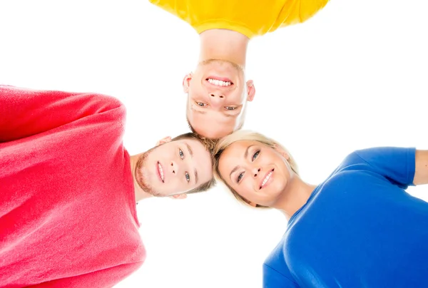 Estudantes em roupas coloridas tocando cabeças — Fotografia de Stock