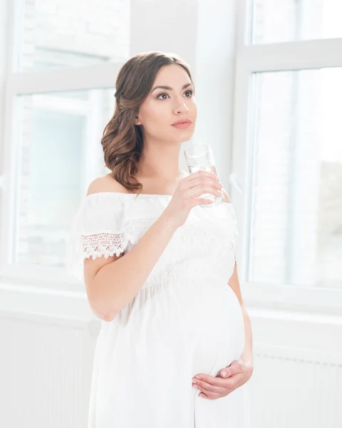 Mulher grávida bonita — Fotografia de Stock