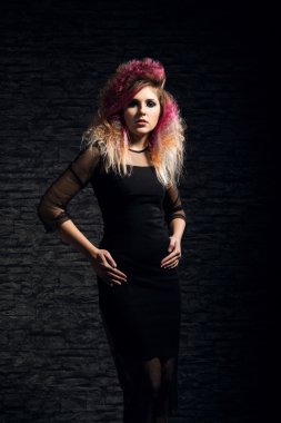 genç ve seksi cadı zindanda