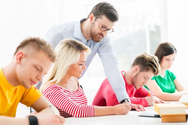 Students studying at the lesson — Stock Photo, Image